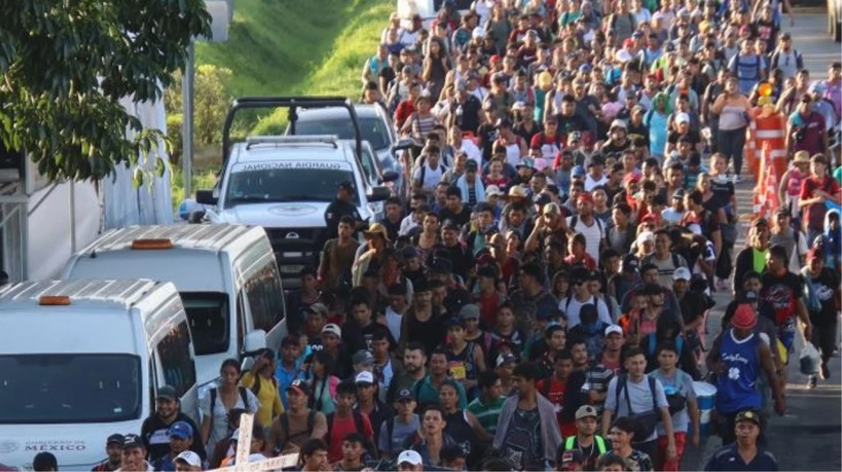 ABD'ye gitmek isteyen binlerce göçmen Meksika'dan yola çıktı