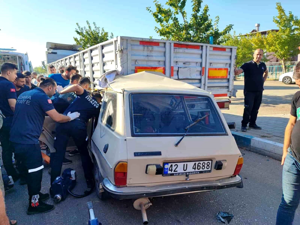 Adana'da otomobilin kamyona arkadan çarpması sonucu 1 kişi yaralandı