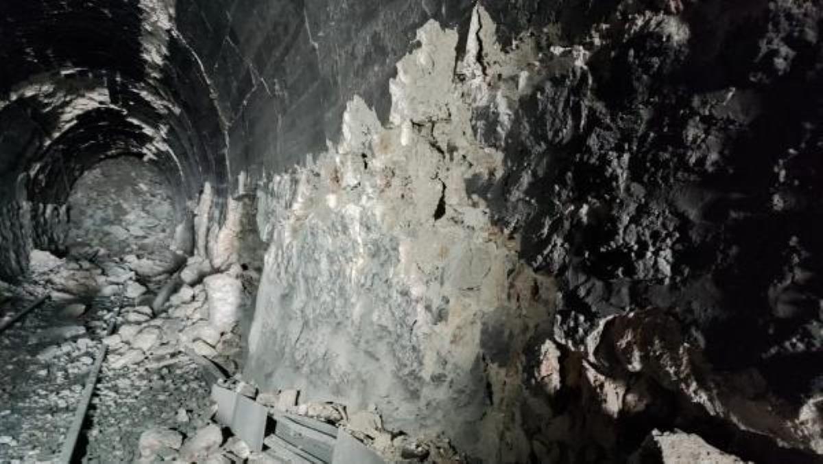 Adıyaman'da demiryolu tüneli depremle çöktü