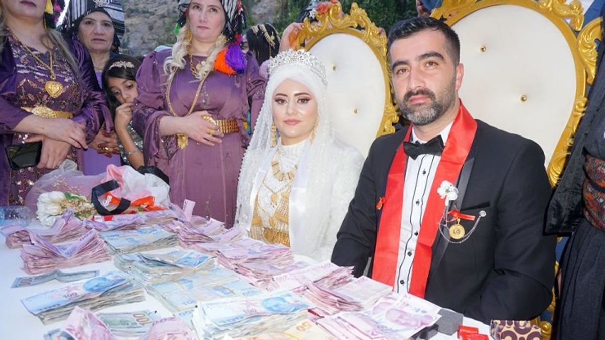 AK Partili gençlik kolları başkanı aşiret düğünüyle evlendi! Takı miktarı dudak uçuklattı
