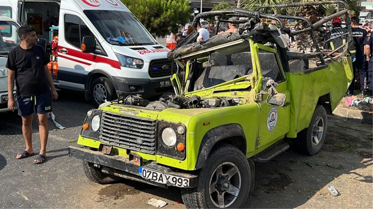 Alanya'da otomobil ile safari aracı çarpıştı: 2 turist hayatını kaybetti