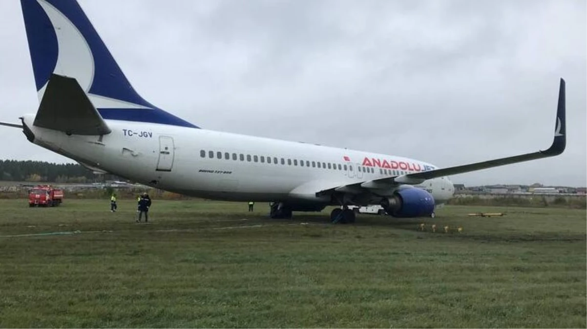 Anadolujet'e ait uçak Rusya'da pistten çıktı, yolcular tahliye edildi