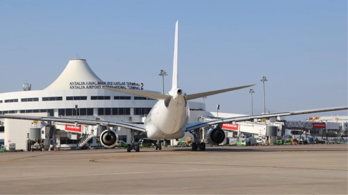 Antalya Havalimanı'ndaki elektrik kablo sistemi arızası nedeniyle uçuşlar geçici olarak durduruldu