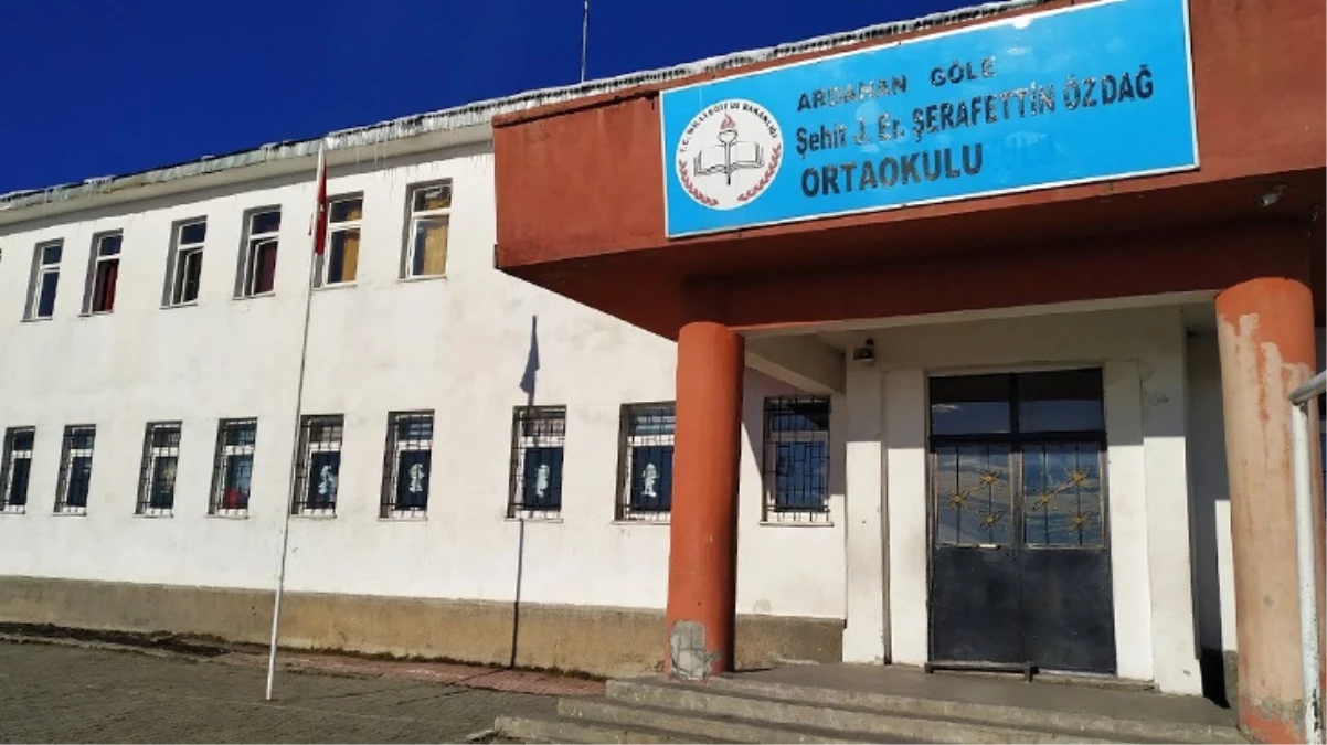 Ardahan'da velileri isyan ettiren olay! Okullar açılalı 2 hafta oldu ancak öğretmen yok