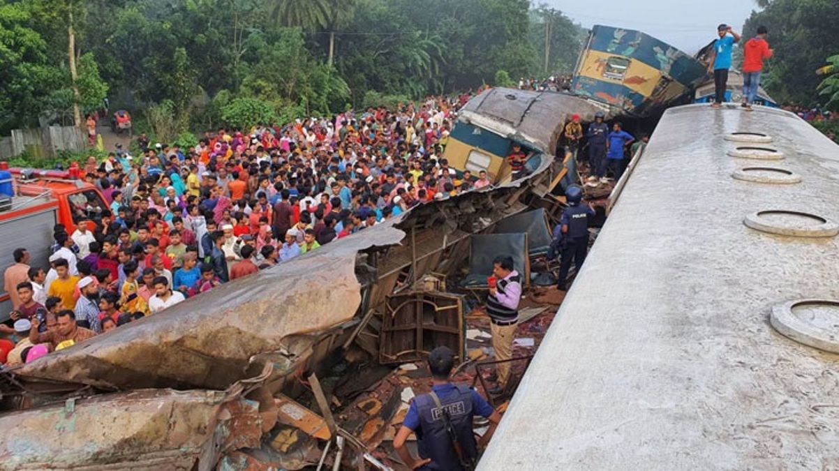 Bangladeş'te katliam gibi tren kazası: 12 ölü, çok sayıda yaralı