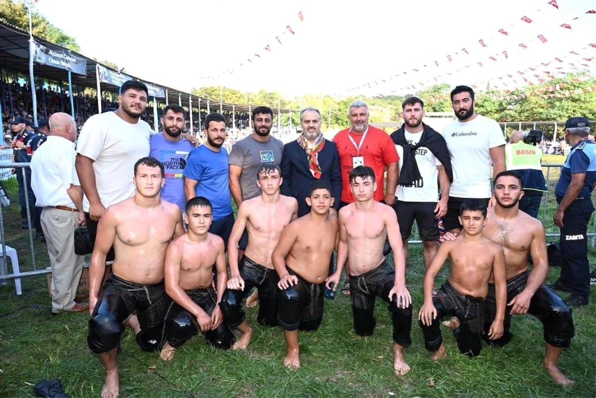 Bursa Büyükşehir Belediyespor Kulübü Güreşçileri Madalyalarla Dönüyor