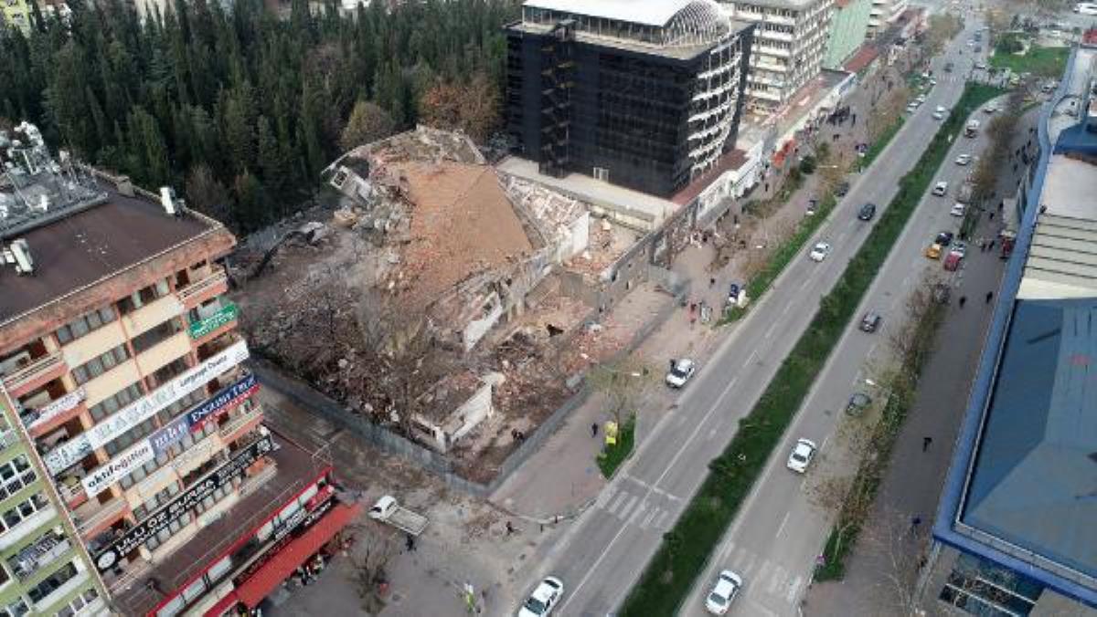 Bursa Emniyet Müdürlüğü'nün yıkılan 46 yıllık binası, havadan görüntülendi