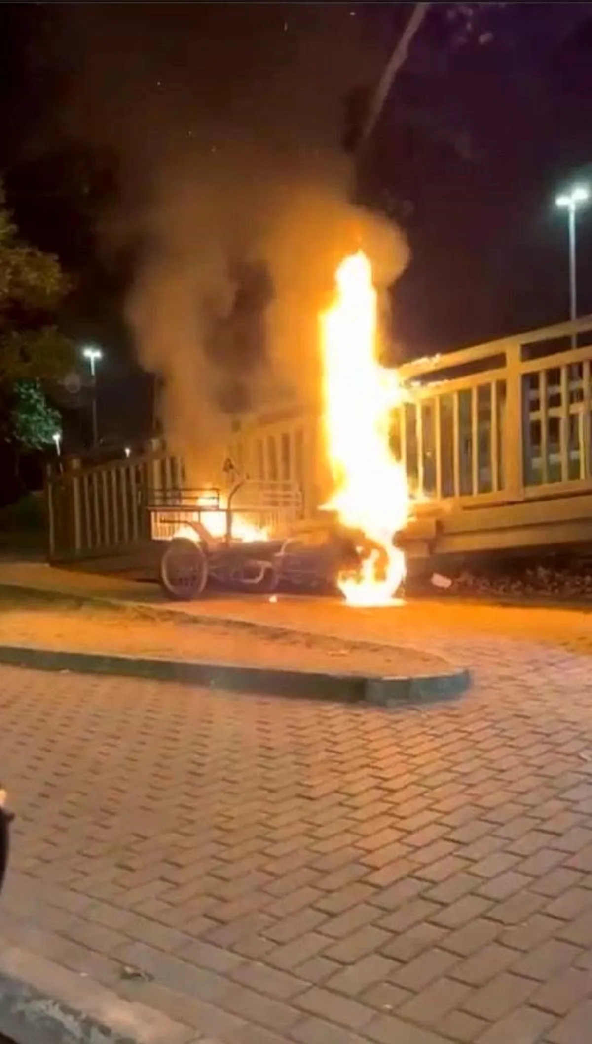 Bursa'da elektrikli bisiklet alev alev yandı