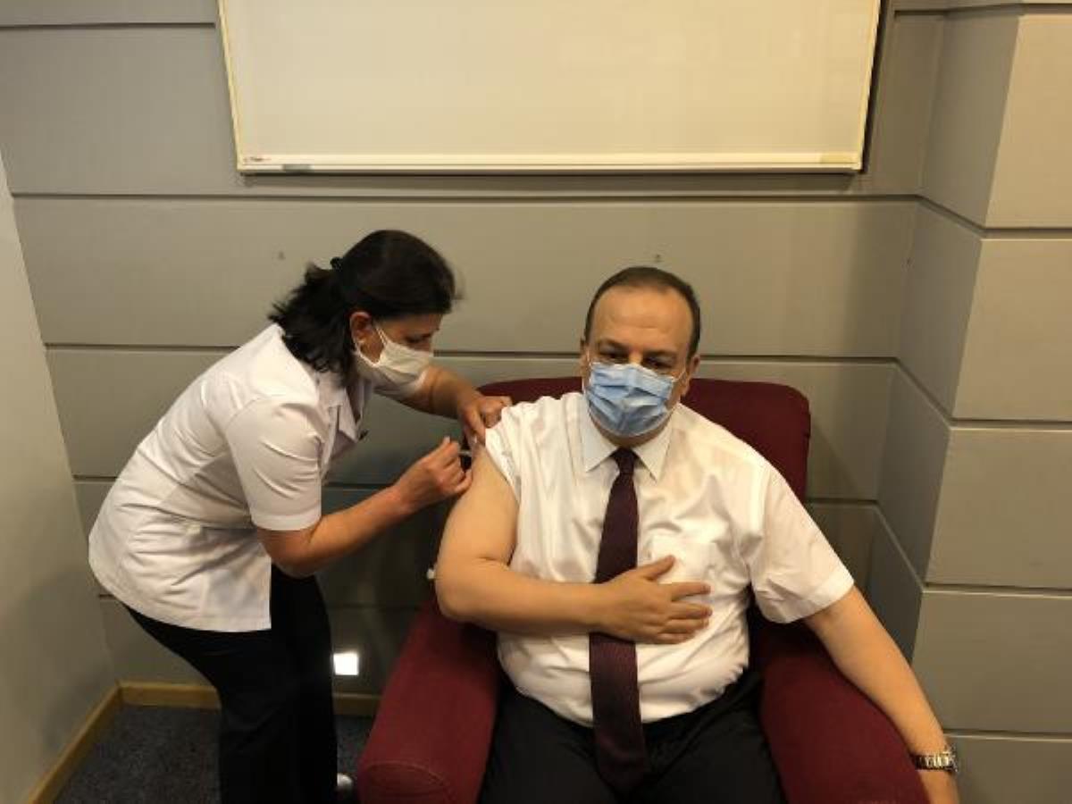 Bursa Valisi Canbolat, aşının ikinci dozunu oldu