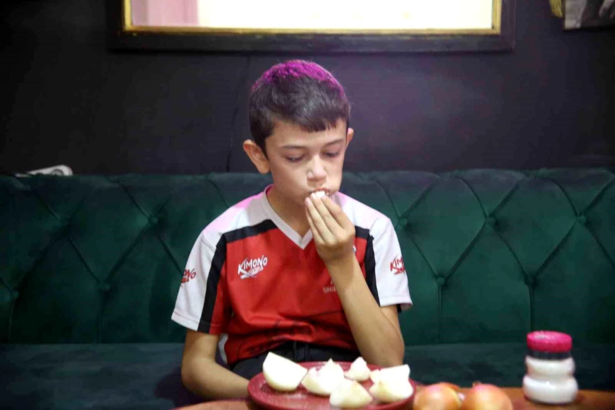 Bursa'da 12 Yaşındaki Çocuk Soğan ve Sarımsak Bağımlısı