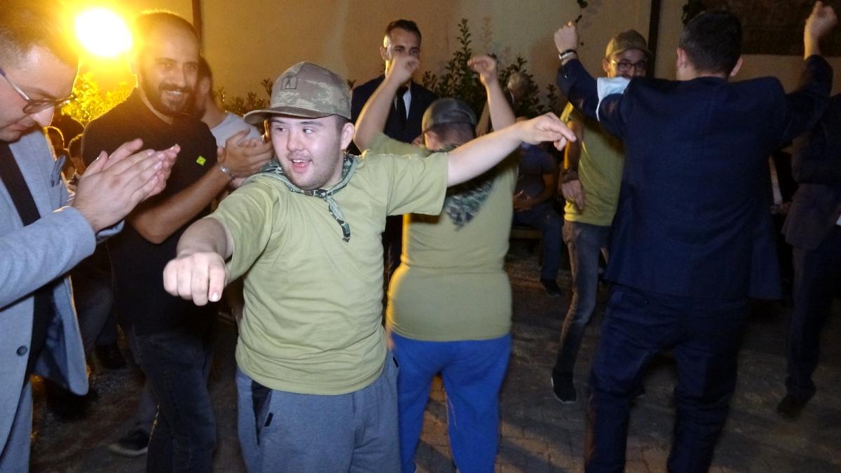 Bursa'da engelli gençler için unutulmayacak 'asker' eğlencesi