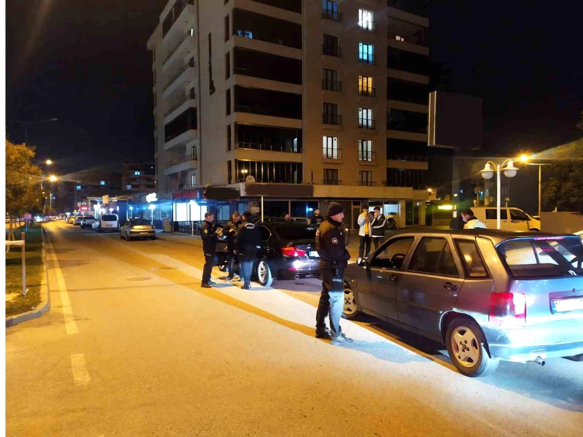 Bursa'da 'Huzur' Uygulaması: 12 Şahıs Yakalandı, 3 Silah Ele Geçirildi
