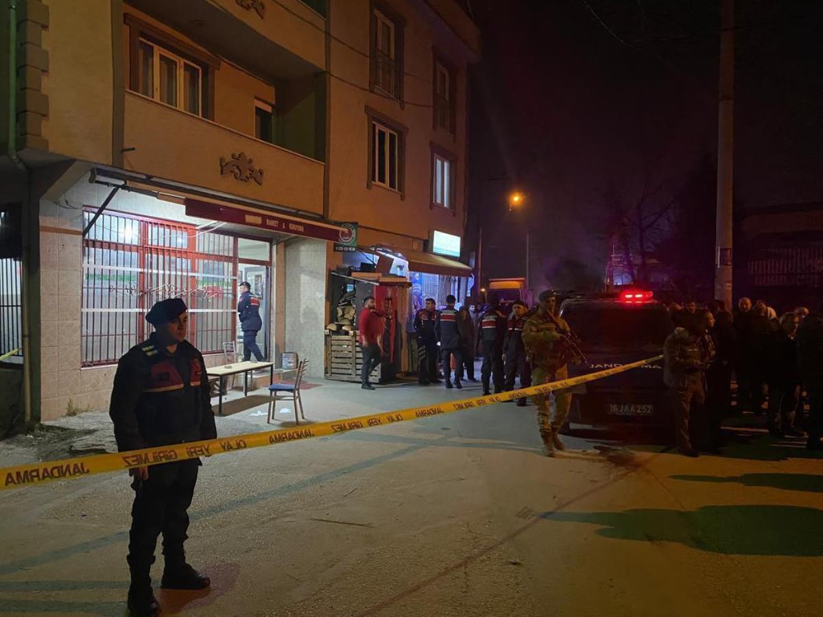 Bursa'da kahvehaneye ateş açarak 2 kişiyi yaralayan 2 zanlı tutuklandı