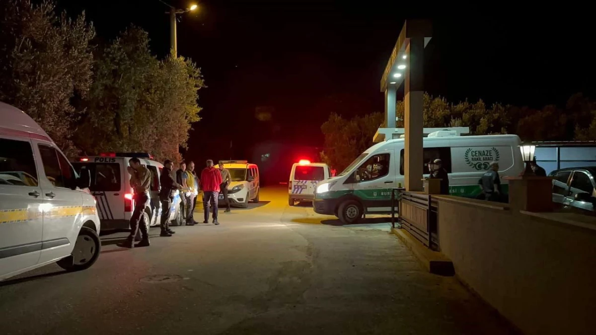 Bursa'da kötü kokular sebebiyle şikayet edilen evde ceset bulundu