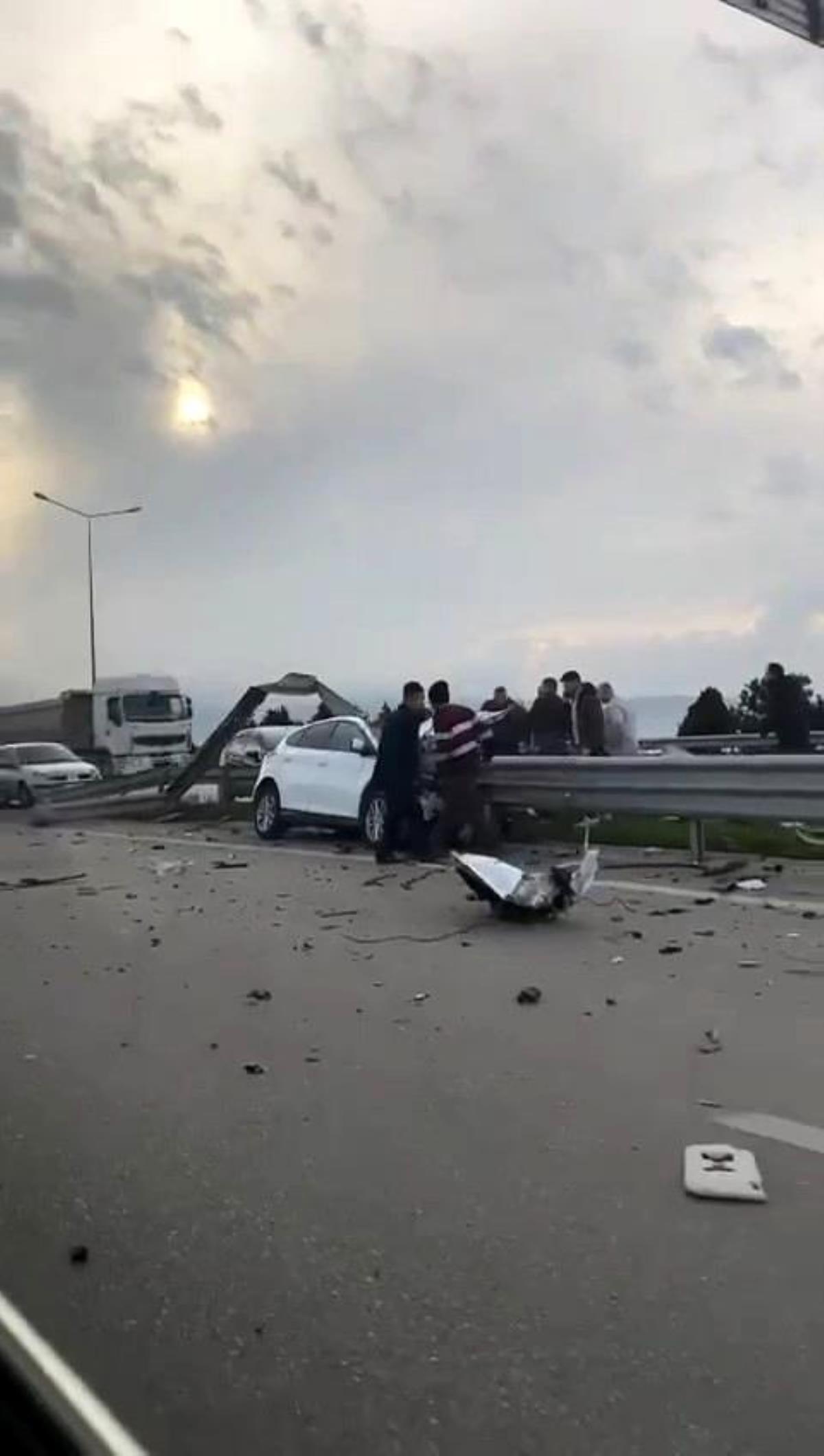 Bursa'da otomobil bariyerlere ok gibi saplandı : 1 ölü