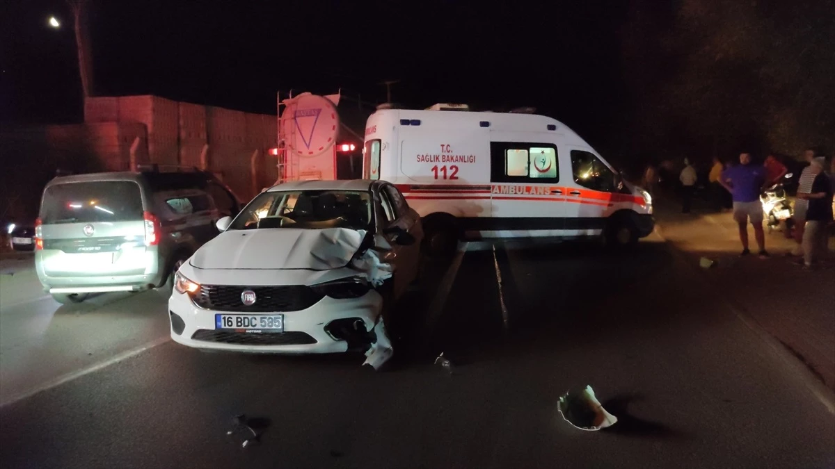 Bursa'da otomobil ile motosiklet çarpıştı: 2 yaralı