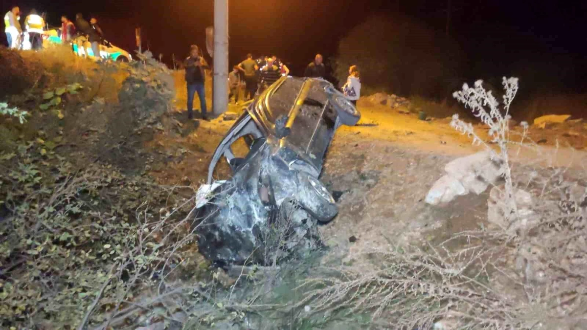 Bursa'da şarampole uçan otomobildeki 2 kardeş ve kuzenleri yaralandı