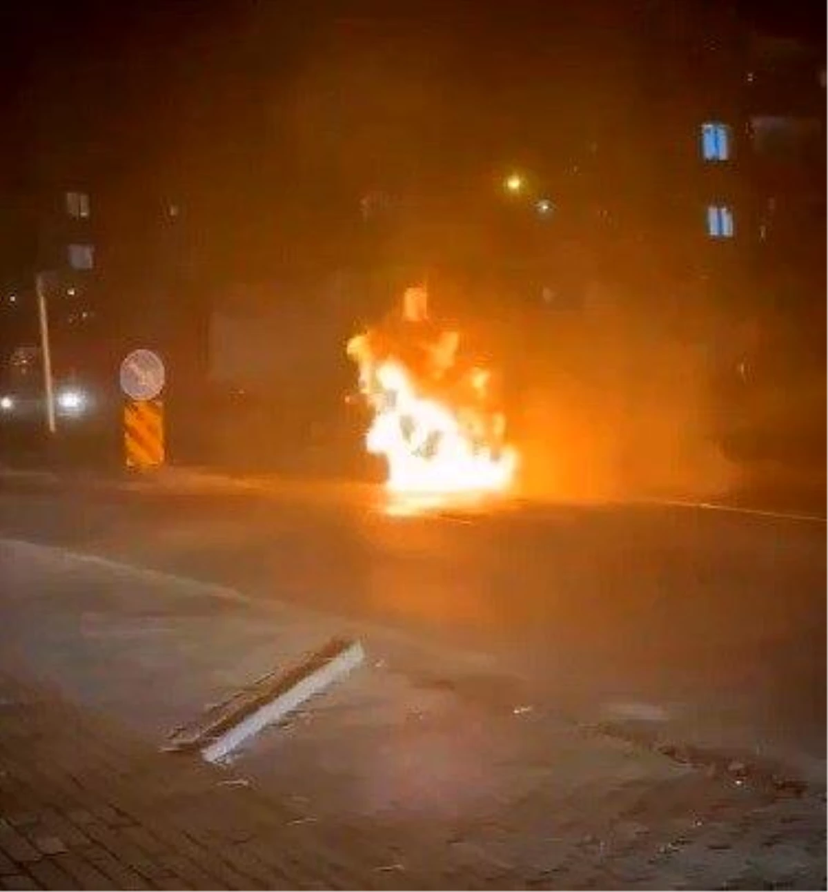 Bursa'da seyir halindeki otomobil alevlere teslim oldu