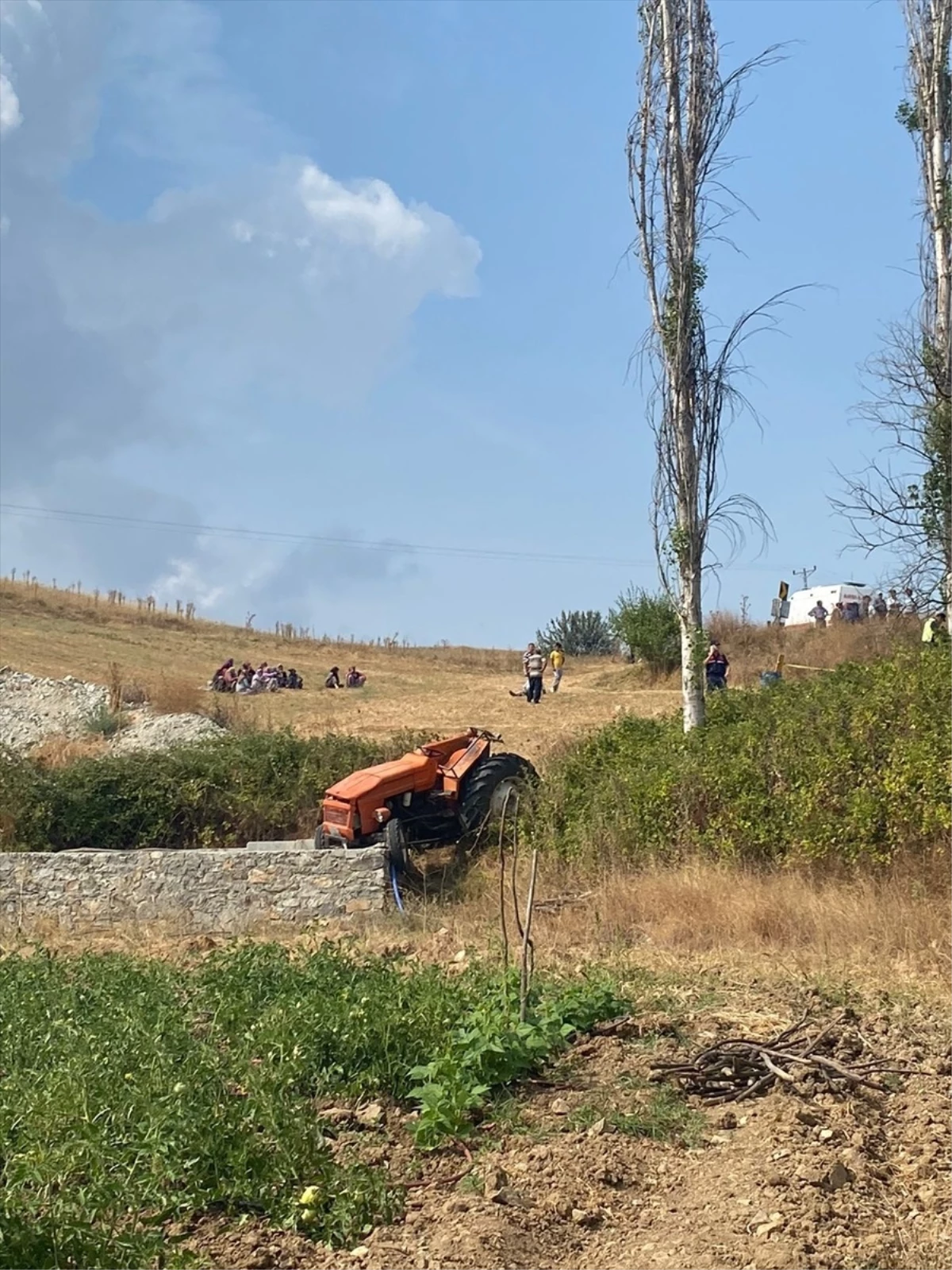 Bursa'da tarlaya giderken traktörle kaza yapan sürücü öldü, eşi yaralandı