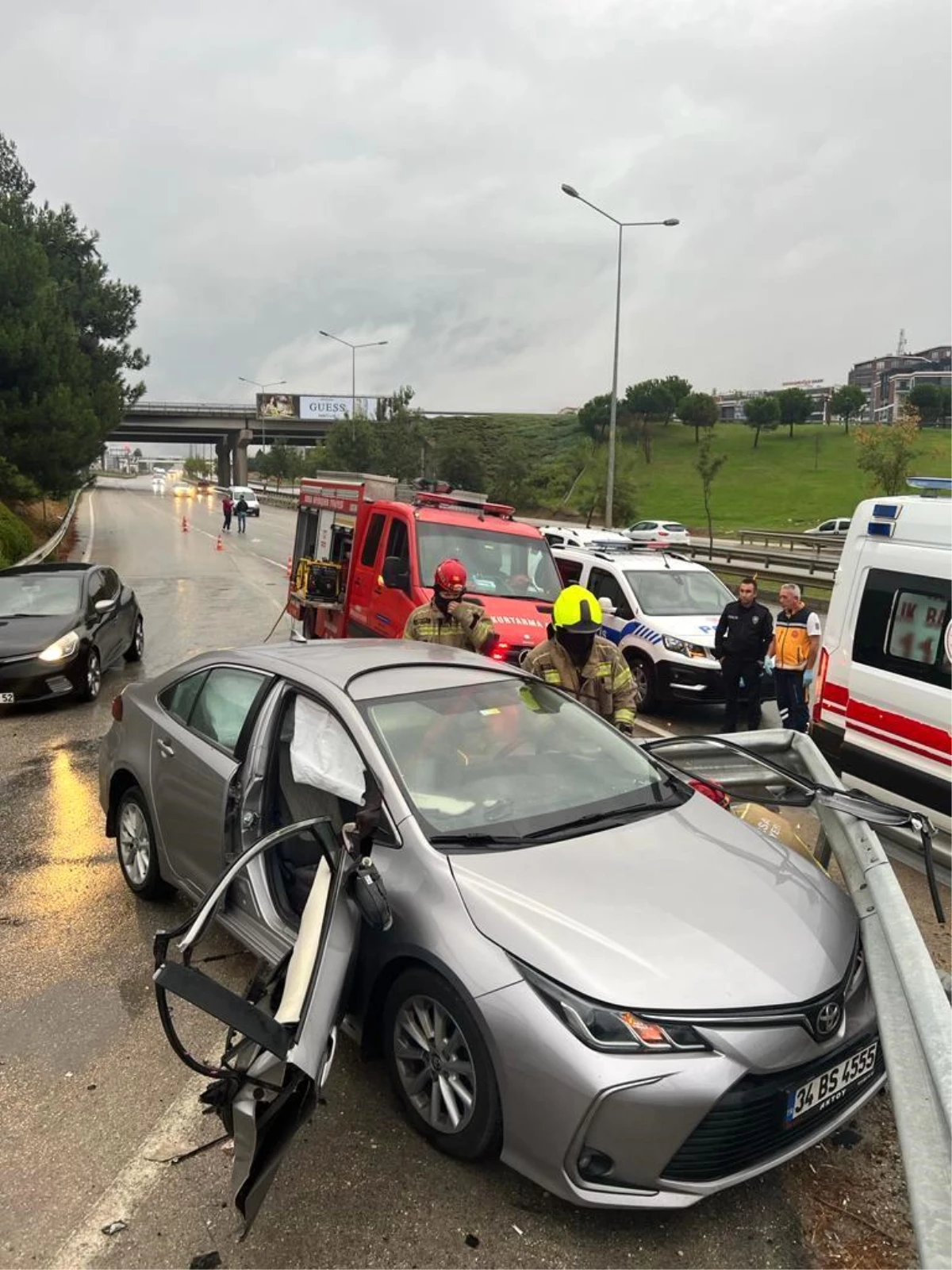 Bursa'da Yağmur Sebebiyle Kayganlaşan Yolda Kaza: Sürücü Hayatını Kaybetti