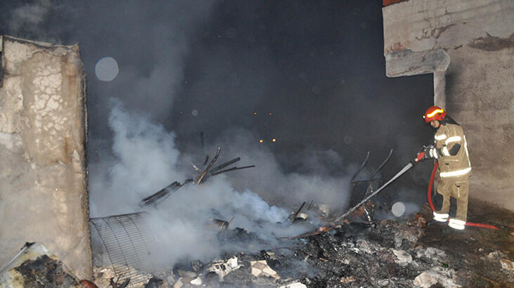 Bursa'da yangın :1 baraka, 2 ev ve 1 iş yeri kül oldu