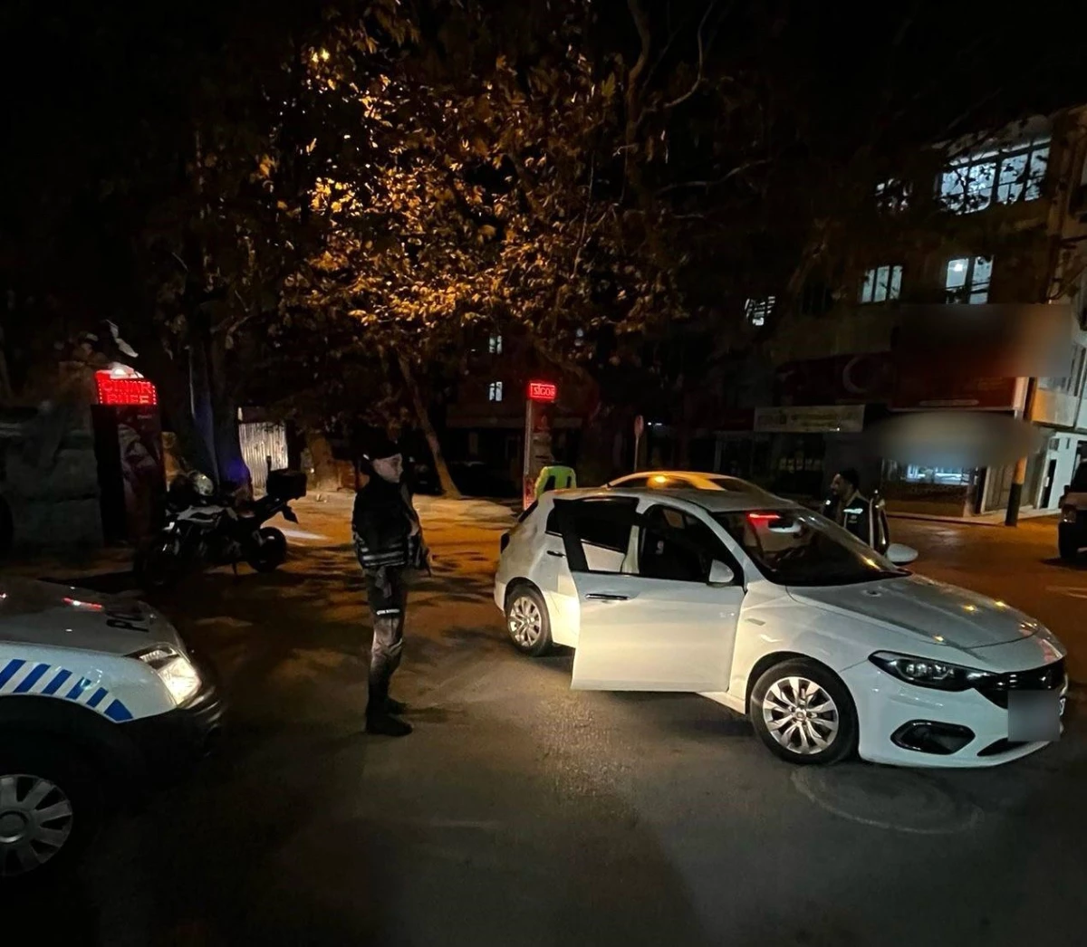 Bursa'da yapılan uygulamada 5 şahıs gözaltına alındı