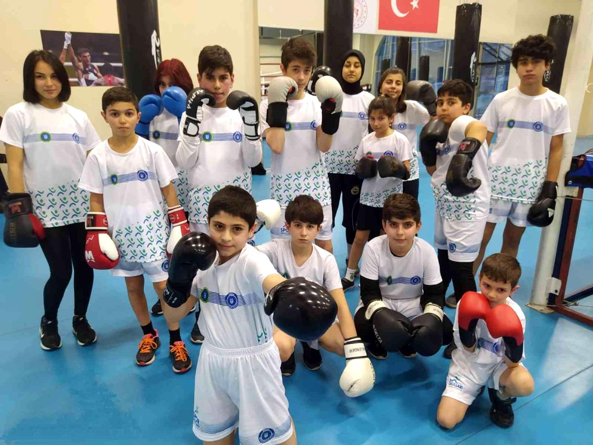 Büyükşehir Belediyesi Kış Spor Okulu'nda çocuklar spordan kopmuyor