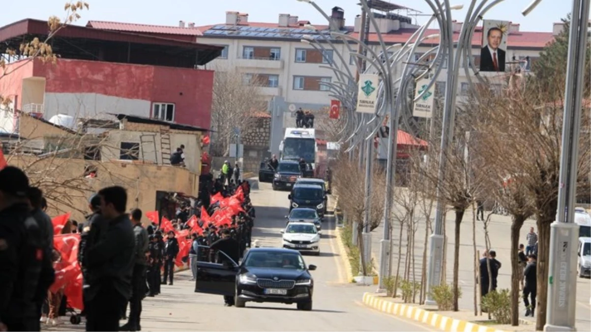 Cumhurbaşkanı Erdoğan'ın koruma ekibi, Şırnak'ta trafik kazası geçirdi: 1 polis memuru şehit oldu, 2'si polis memuru 3 kişi yaralı