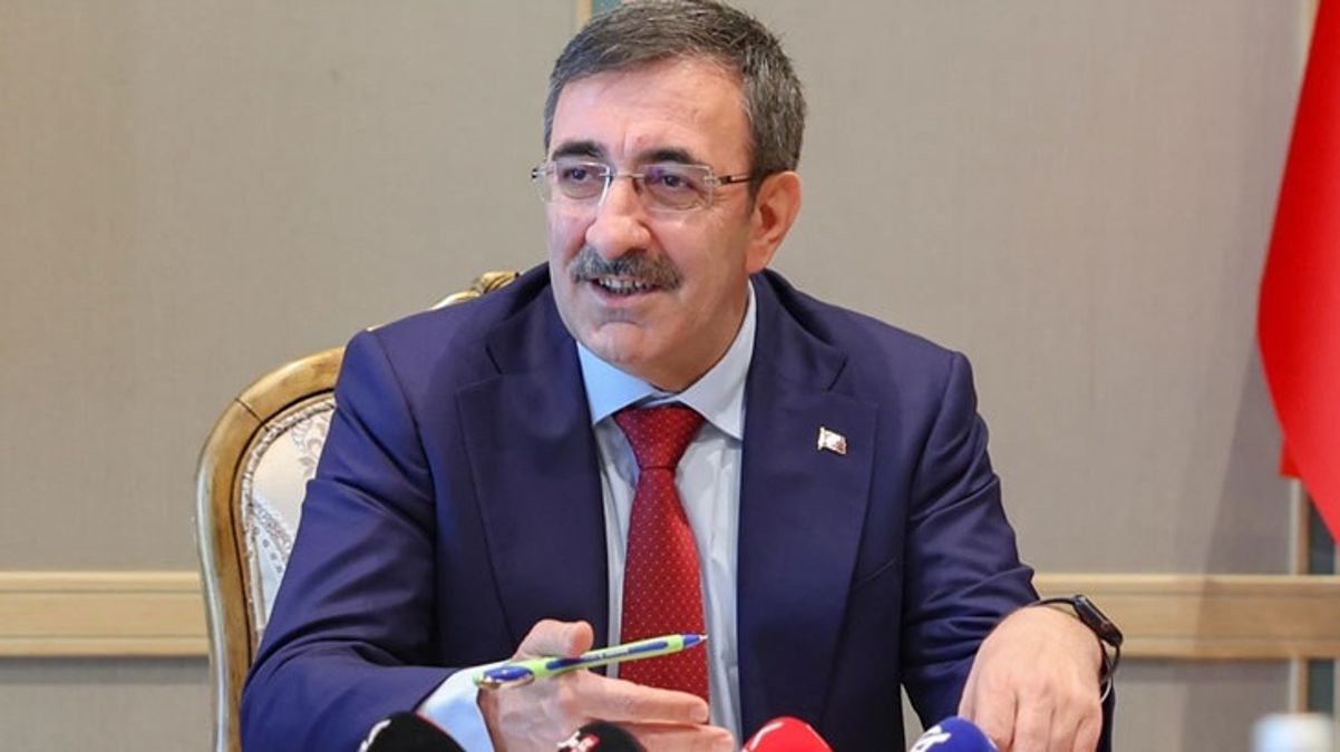 Cumhurbaşkanı Yardımcısı Cevdet Yılmaz'dan milyonlarca çalışanı heyecanlandıran asgari ücret açıklaması