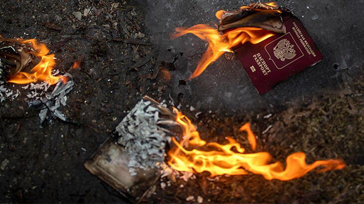 Dünyanın her yerinden tepki yağıyor: Rus pasaportlarını yakıyorlar!