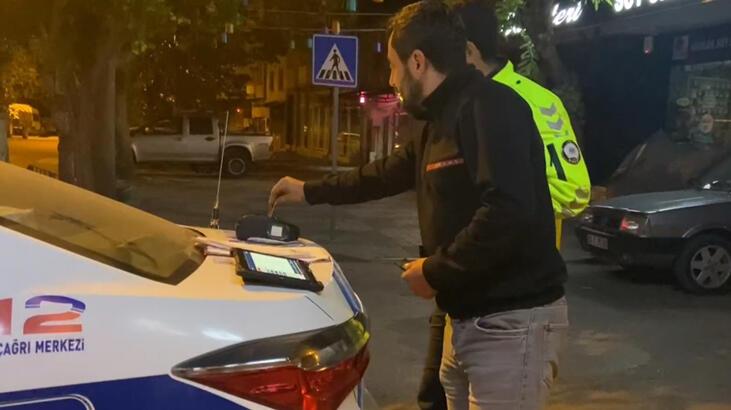 Ehliyetsiz ve alkollü sürücü cezayı ödemek için kartını alkolmetreye tuttu