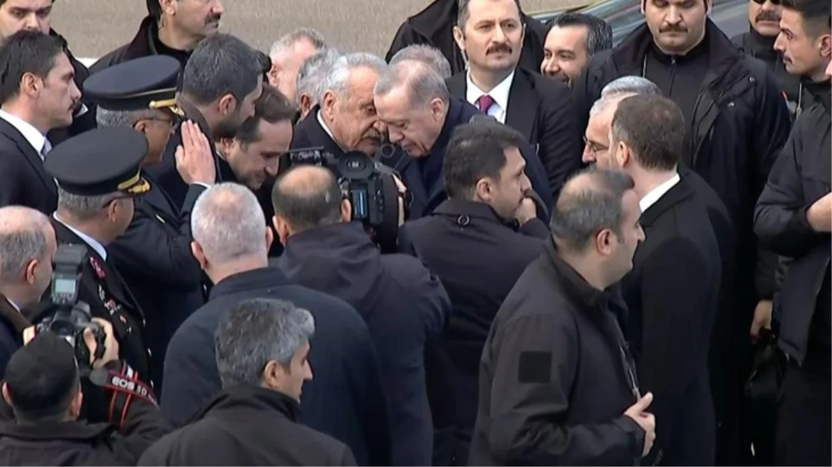 Fotoğrafları oğlu paylaştı! Elazığ mitingi öncesi Cumhurbaşkanı Erdoğan'ı Mehmet Ağar karşılamış