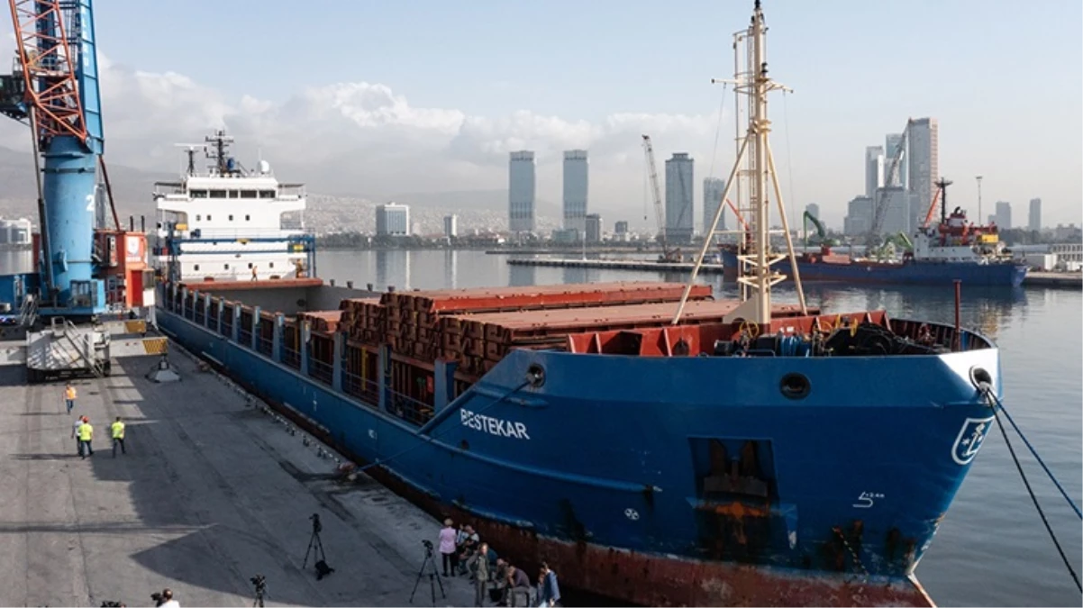 Gazze'ye yardım taşıyacak gemi İzmir'den yola çıktı