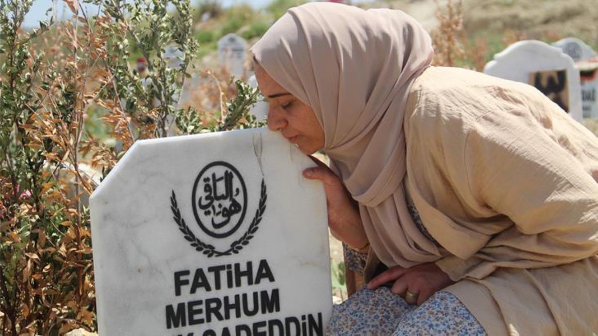 Hatay'da en acı Anneler Günü! Oğlunun hediye ettiği son çiçeği mezarına dikti