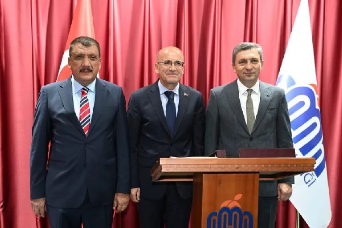 Hazine ve Maliye Bakanı Mehmet Şimşek Malatya'da deprem ziyaretleri gerçekleştirdi