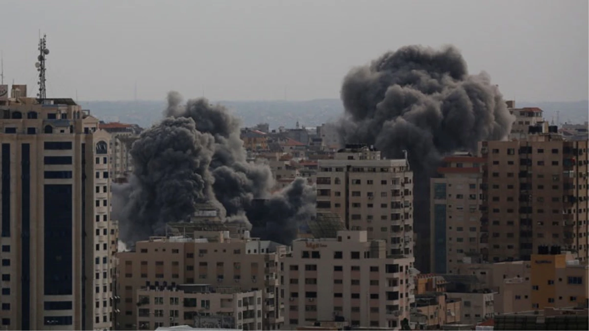 İsrail savaş uçakları Gazze İslam Üniversitesi'ni bombaladı