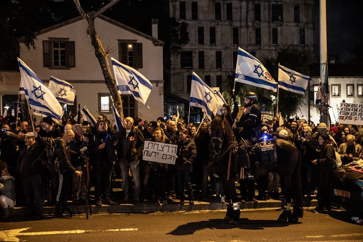 İsrail'in başkenti Tel Aviv'de Netanyahu öfkesi sokaklara taştı: 3 kişi gözaltında