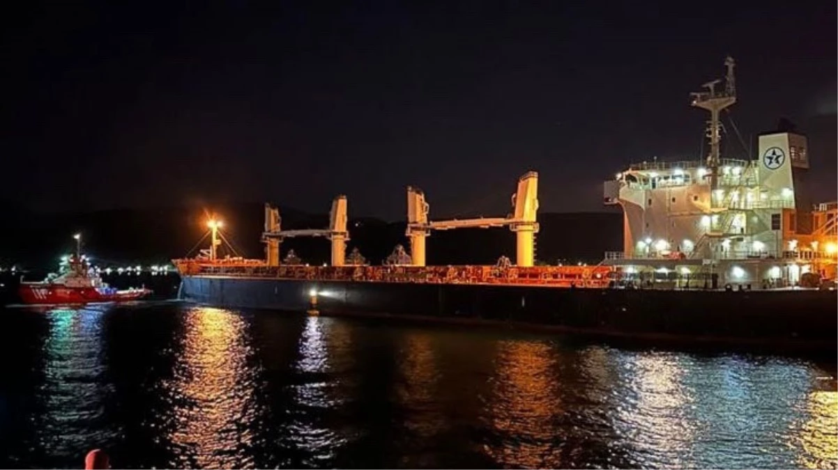 İstanbul Boğazı'nda yük gemisi arızalandı: Gemi trafiği çift yönlü ve geçici olarak askıya alındı