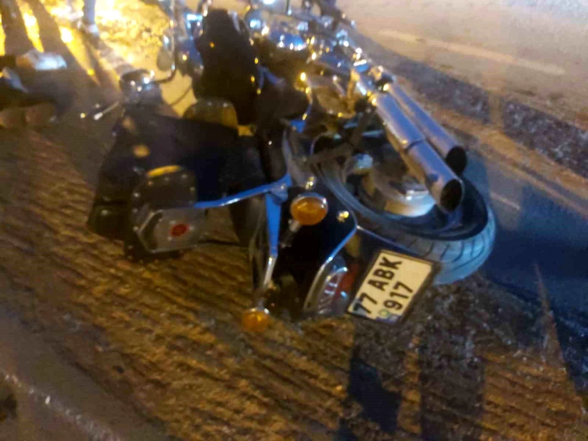 Bursa'nın İznik'te motosiklet traktör römorkuna çarptı: 2 yaralı