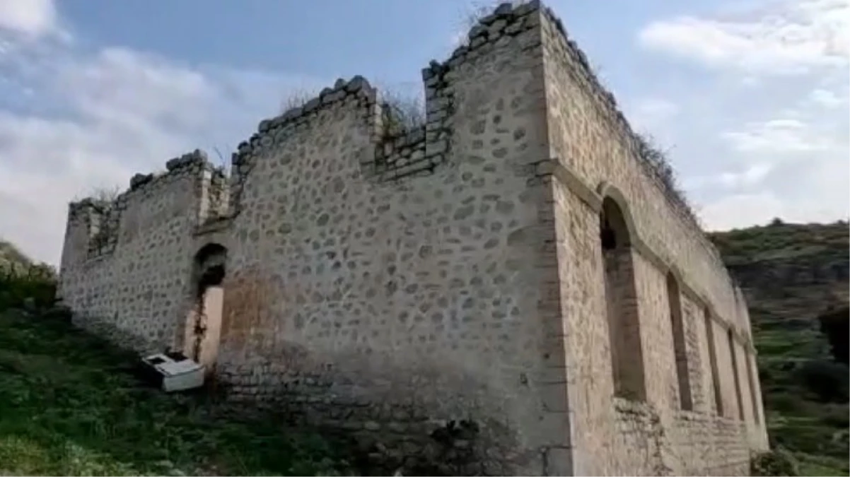 Karabağ'da bir caminin Ermenilerce ahır olarak kullanıldığı tespit edildi