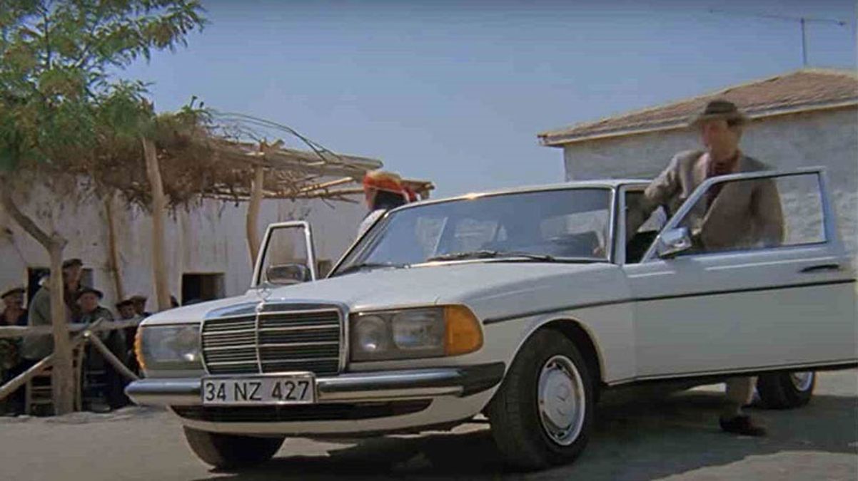 Kemal Sunal'ın 1984 model Mercedes'i satışa çıkarıldı