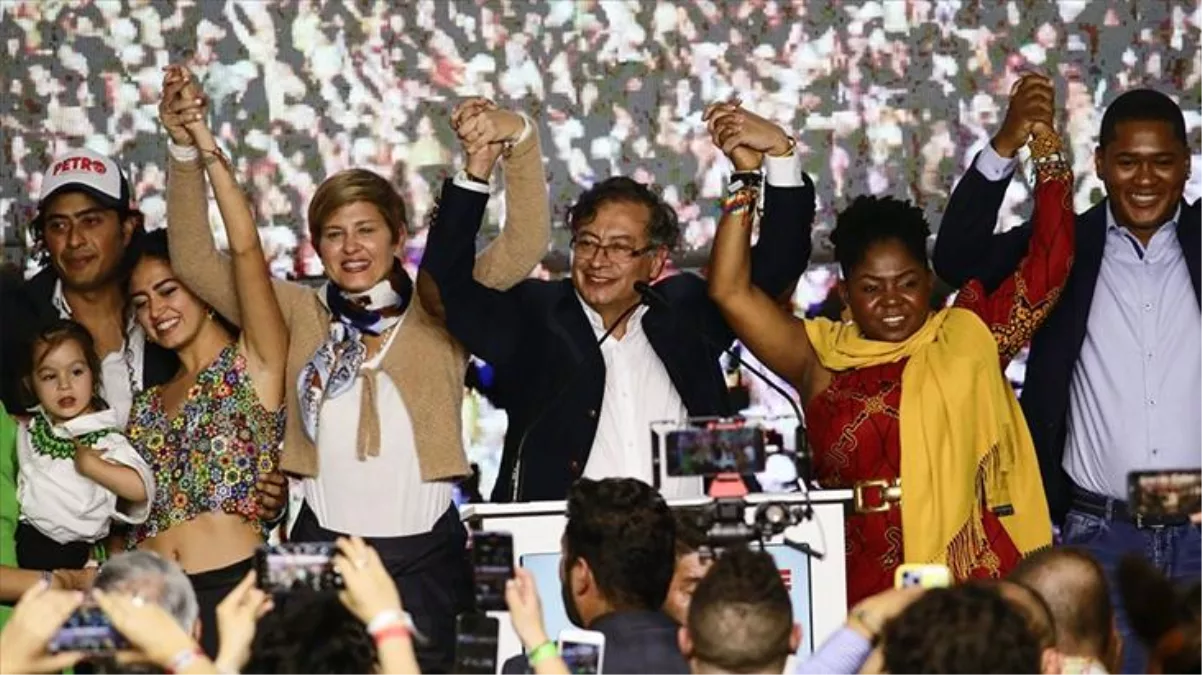 Kolombiya'da seçimler sonuçlandı! Ülkenin yeni lideri Gustavo Petro oldu
