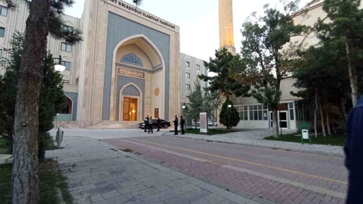 Konya'daki Necmettin Erbakan Üniversitesinde bir profesöre silahlı saldırı yapıldı