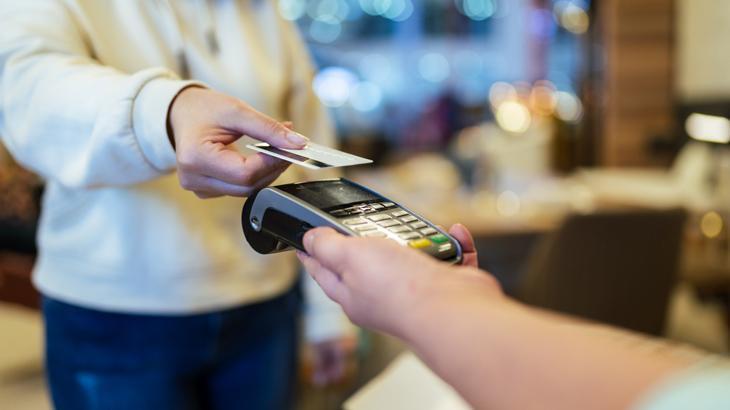 Kredi kartı kullananlar dikkat: Bakan Şimşek sinyali vermişti, 4 farklı önlem