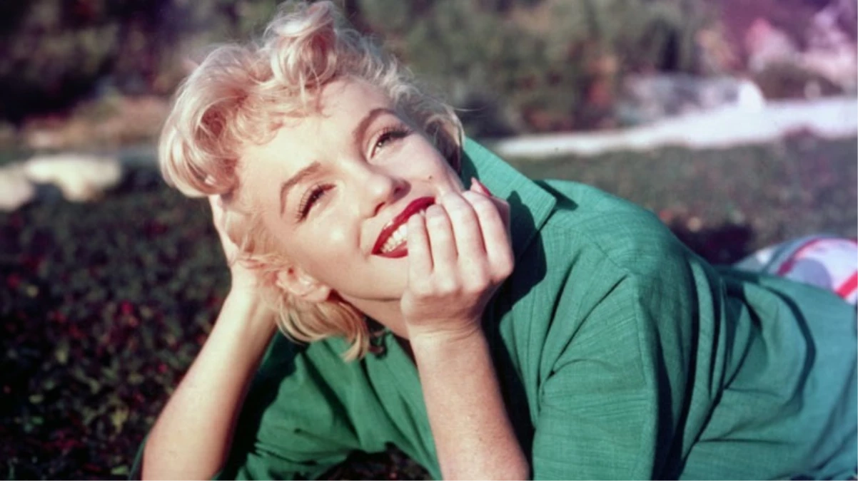 Marilyn Monroe ve Hugh Hefner'in yakınındaki mezar açık artırmayla satışa çıkıyor