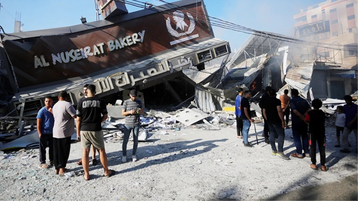 Masumların ihtiyacı olan ne varsa yok ediyorlar! İsrail bu kez de Gazze'deki fırını yerle bir etti