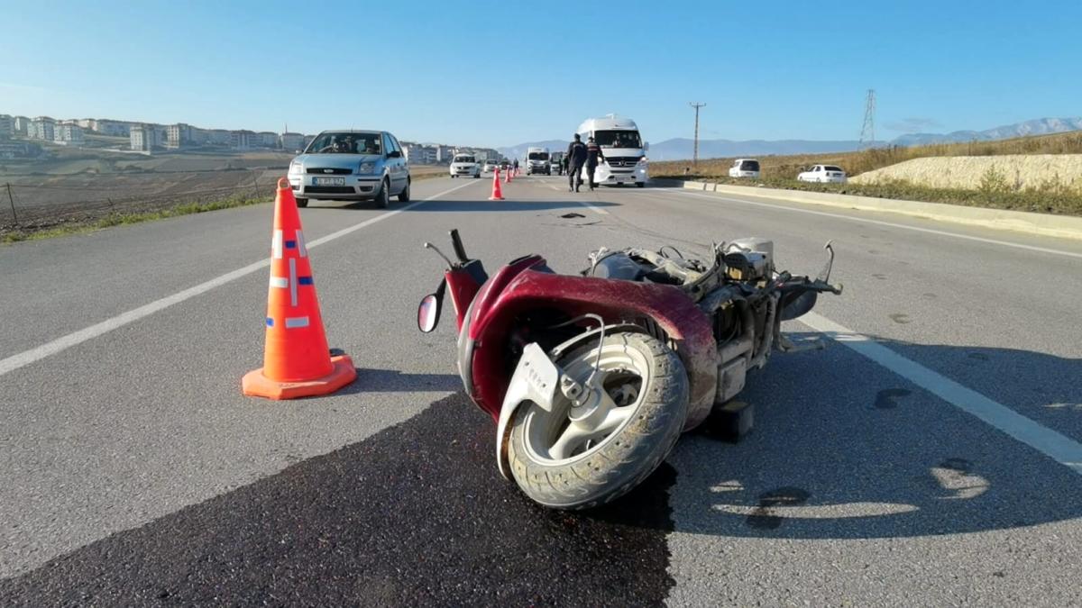 Bursa'da servis minibüsünün çarptığı motosiklet sürücüsü hayatını kaybetti