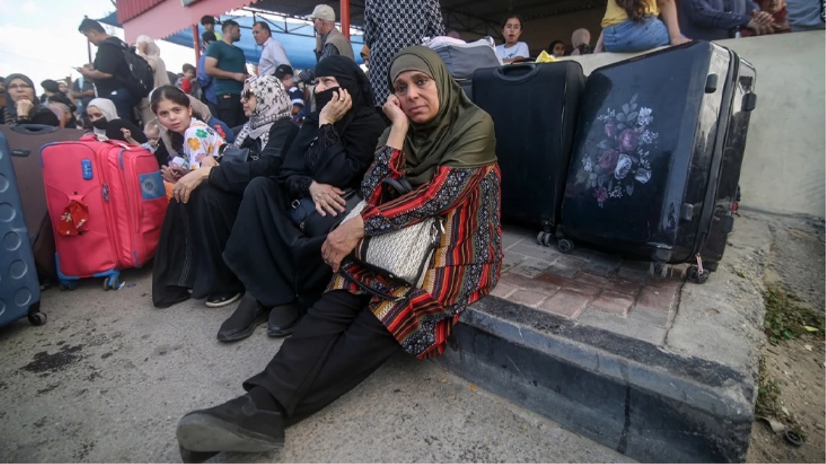 Mısırlı bakan duyurdu: İsrail, Refah Sınır Kapısı'nda bekleyen insani yardımların Gazze'ye geçisine izin vermiyor