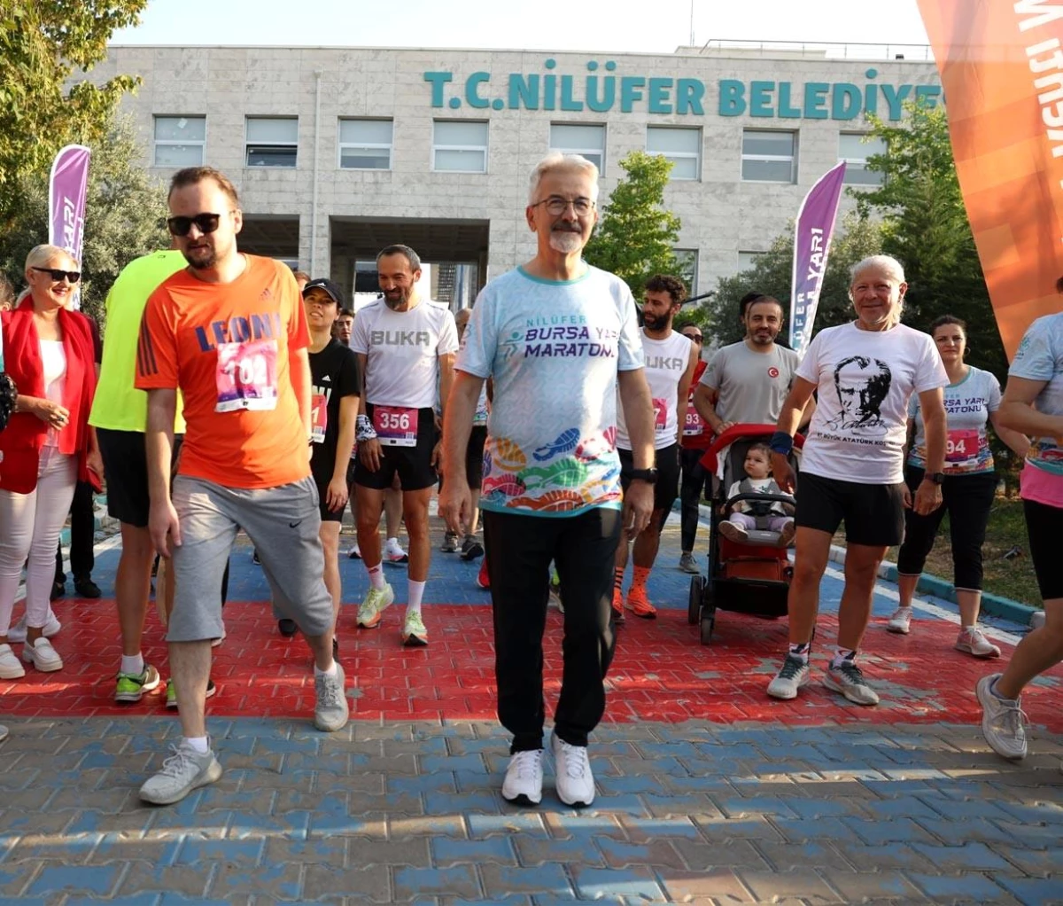 Nilüfer Belediyesi'nin düzenlediği Nilüfer Bursa Yarı Maratonu büyük ilgi gördü