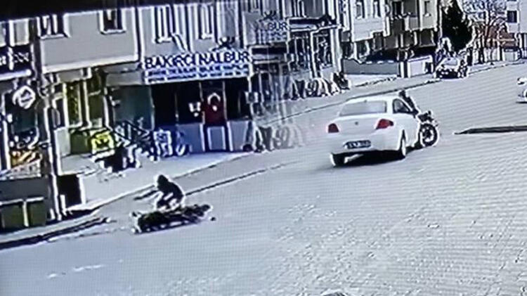 Otomobilin çarptığı motosikletin sürücüsü yaralandı!